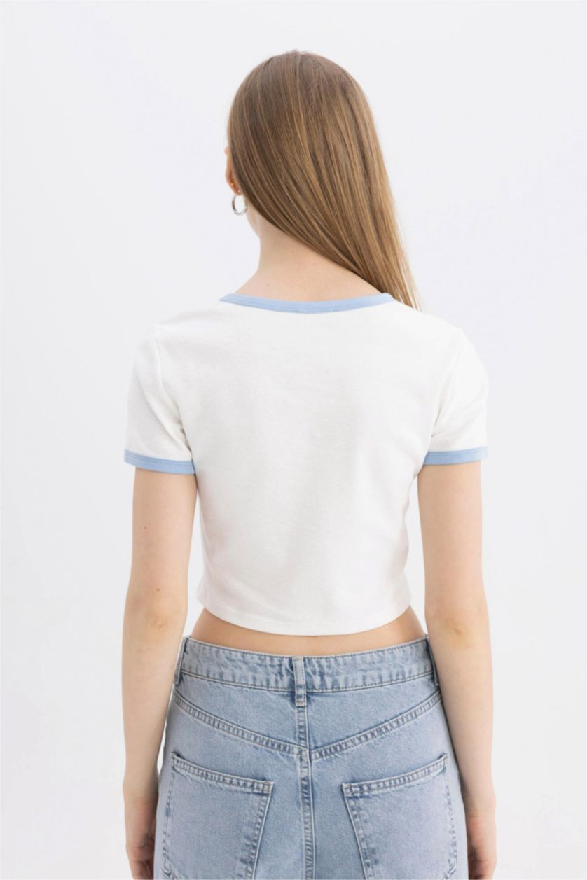 نساء اوف وايت تيشيرت نص كم مضلع سليم فيت برقبة مستديرة