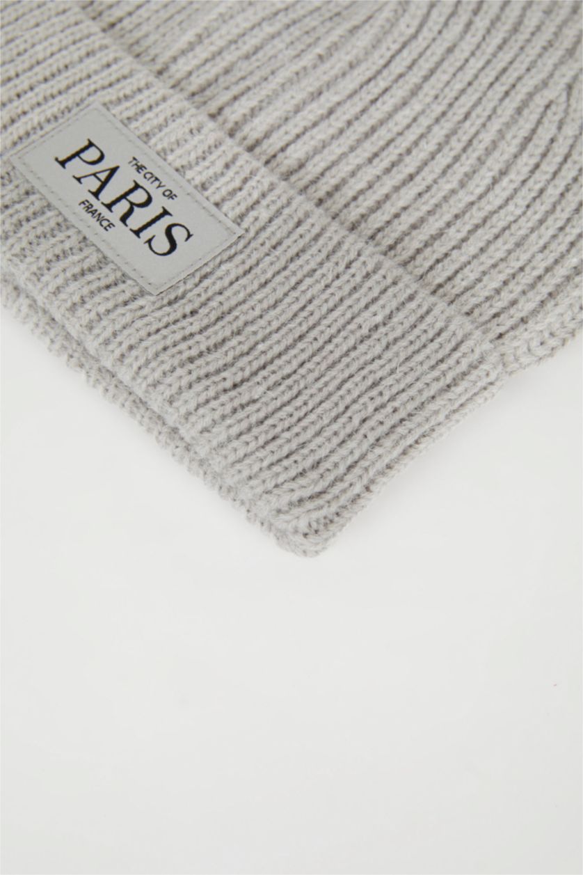 Kadın Açık Gri Kadın Şehir Temalı Dokuma Etiketli Bere