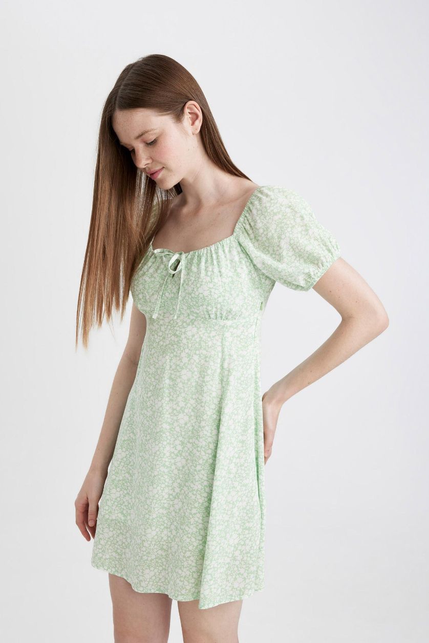 Kadın Mint Kalp Yaka Çiçekli Omuzu Açık Krinkıl Viskon Mini Elbise