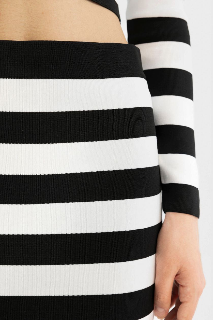 Kadın Siyah Slim Fit Dar Kesim Beli Lastikli Çizgili Mini Triko Etek