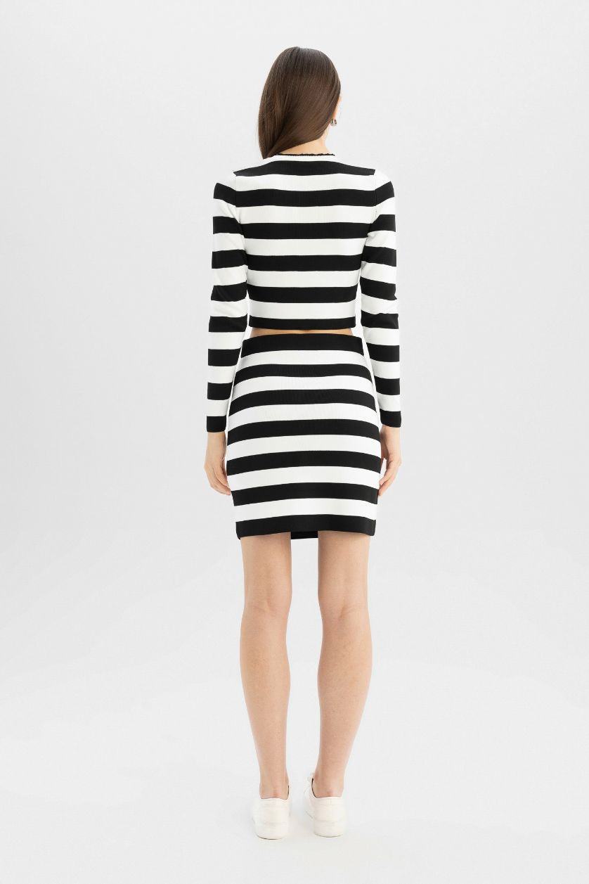 Kadın Siyah Slim Fit Dar Kesim Beli Lastikli Çizgili Mini Triko Etek