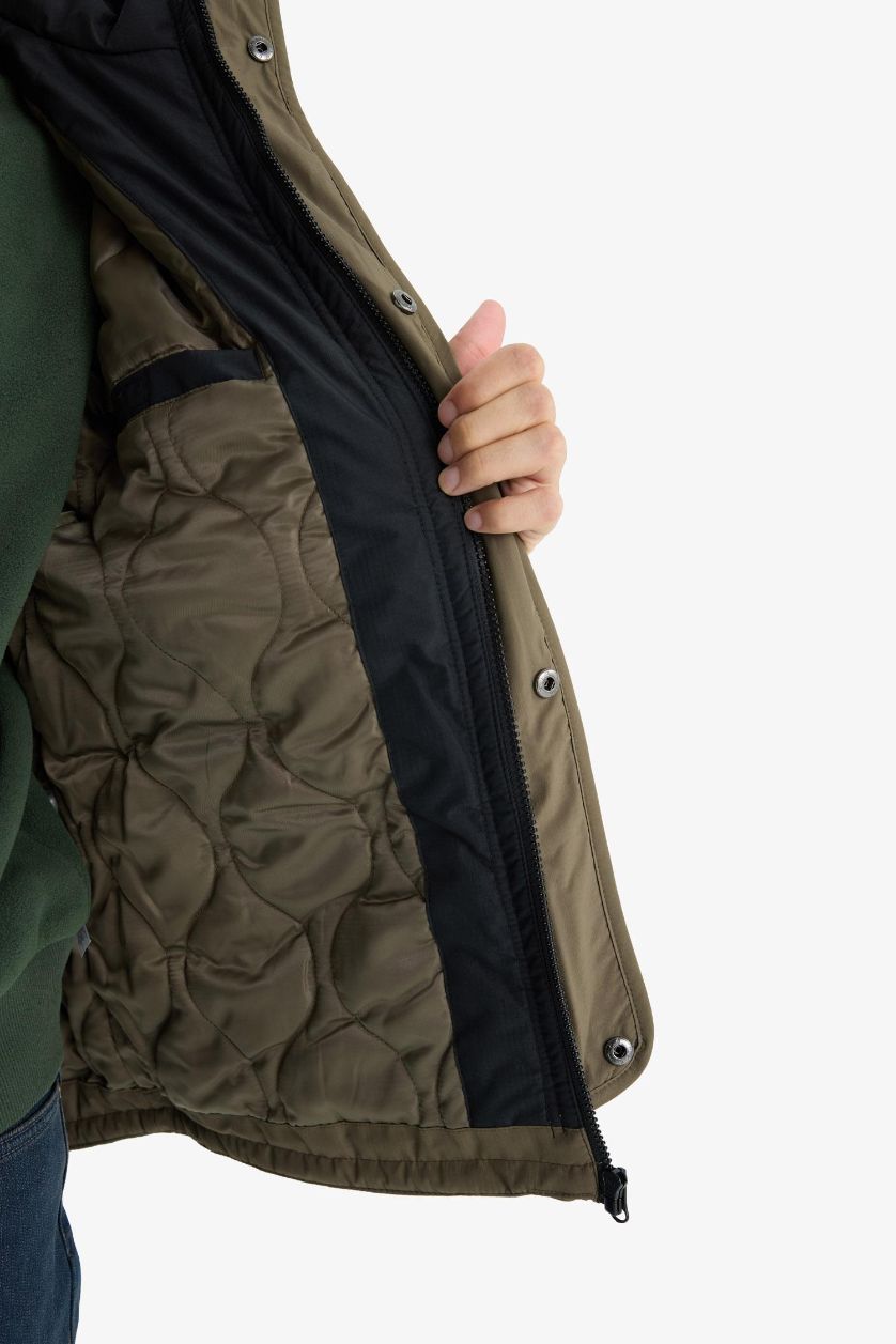 Erkek Haki Regular Fit Baskı Detaylı Kapüşonlu Fermuarlı Cepli Mont