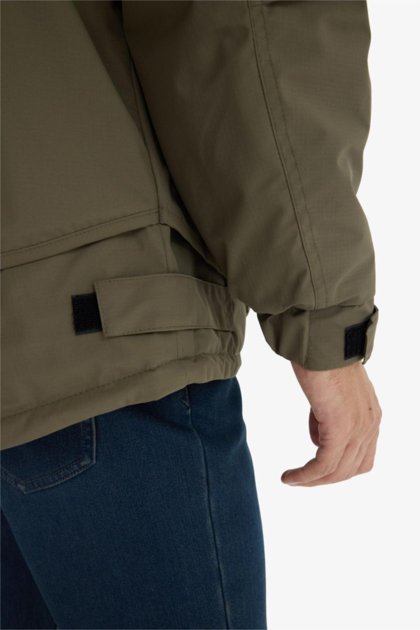 Erkek Haki Regular Fit Baskı Detaylı Kapüşonlu Fermuarlı Cepli Mont