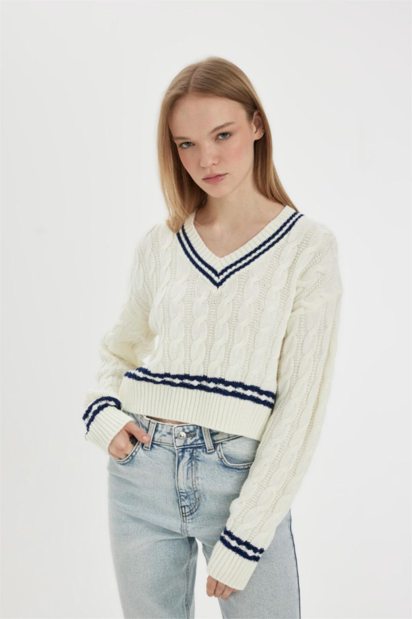 Kadın Ekru Regular Fit V Yaka Saç Örgülü Çizgili Triko Kazak