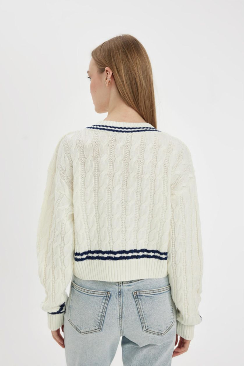 Kadın Ekru Regular Fit V Yaka Saç Örgülü Çizgili Triko Kazak