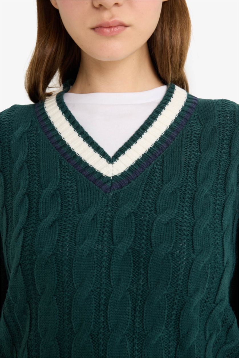 Kadın Yeşil Regular Fit V Yaka Saç Örgülü Triko Kazak