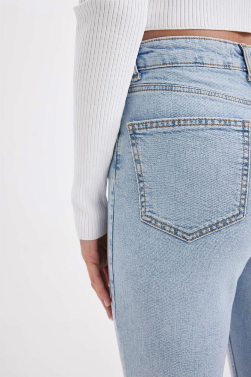 Kadın Açık Mavi Mary Vintage Straight Fit Yüksek Bel Paça Ucu Kesik Bilek Boy Jean Yıkamalı Pantolon