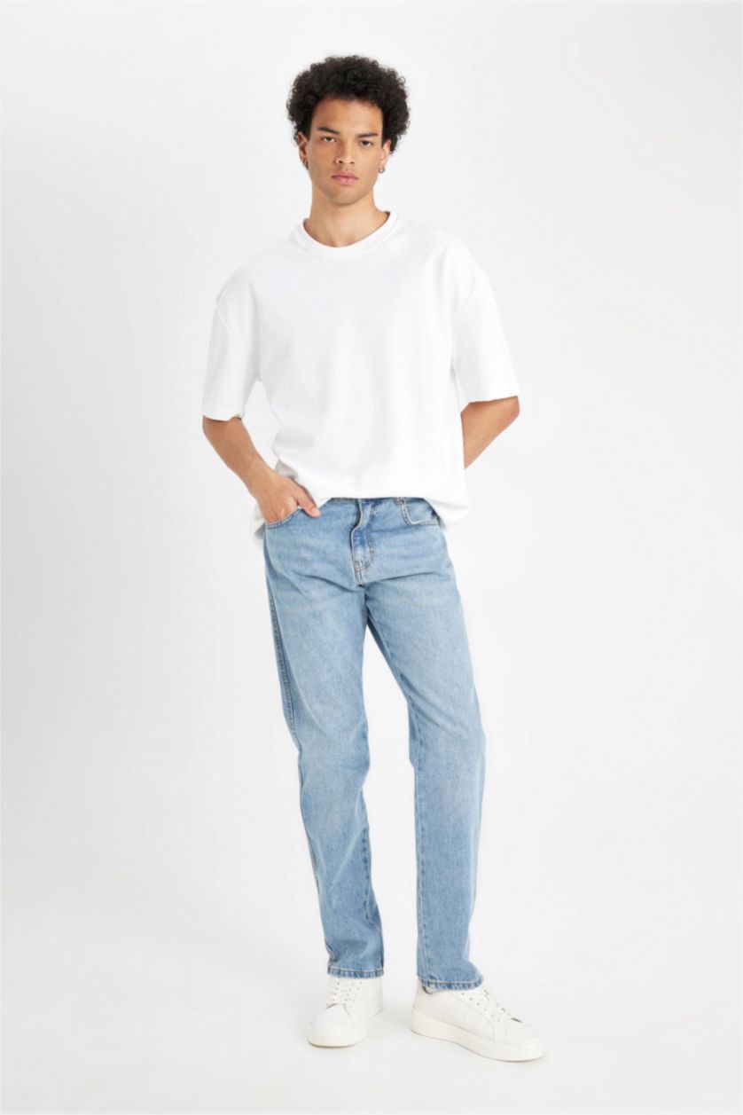 Мужчины Светло-синий Джинсы Straight Fit прямого кроя со средней талией