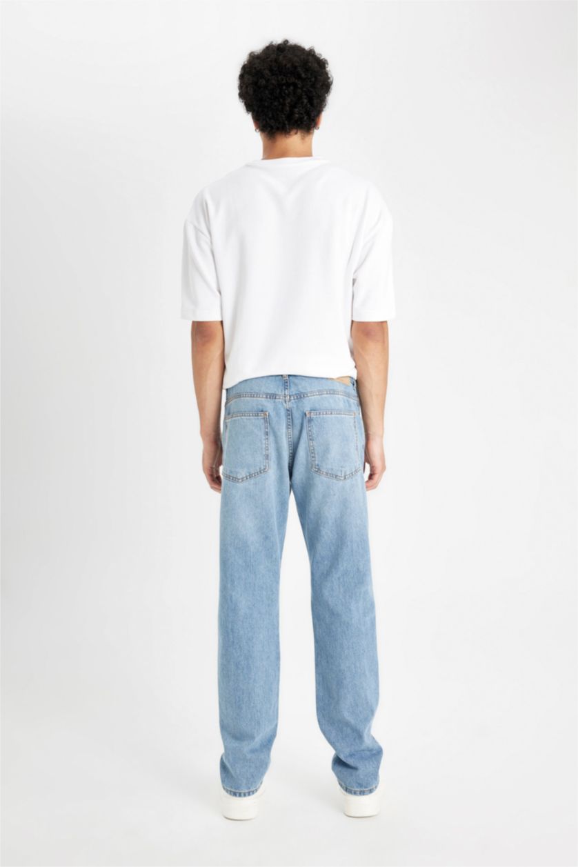 Мужчины Светло-синий Джинсы Straight Fit прямого кроя со средней талией