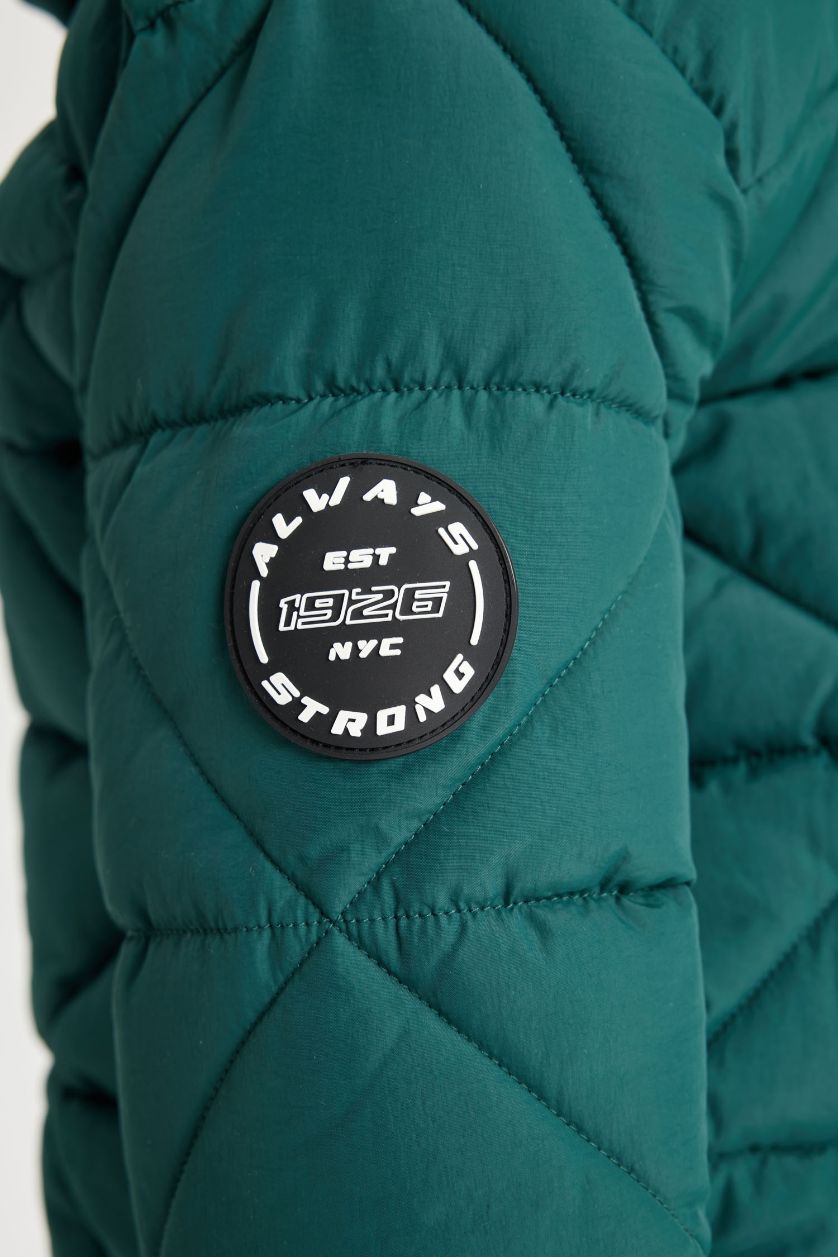 Erkek Çocuk - Genç Erkek Koyu Yeşil Su Geçirmez Kapüşonlu Fermuarlı Cepli Mont Erkek Çocuk