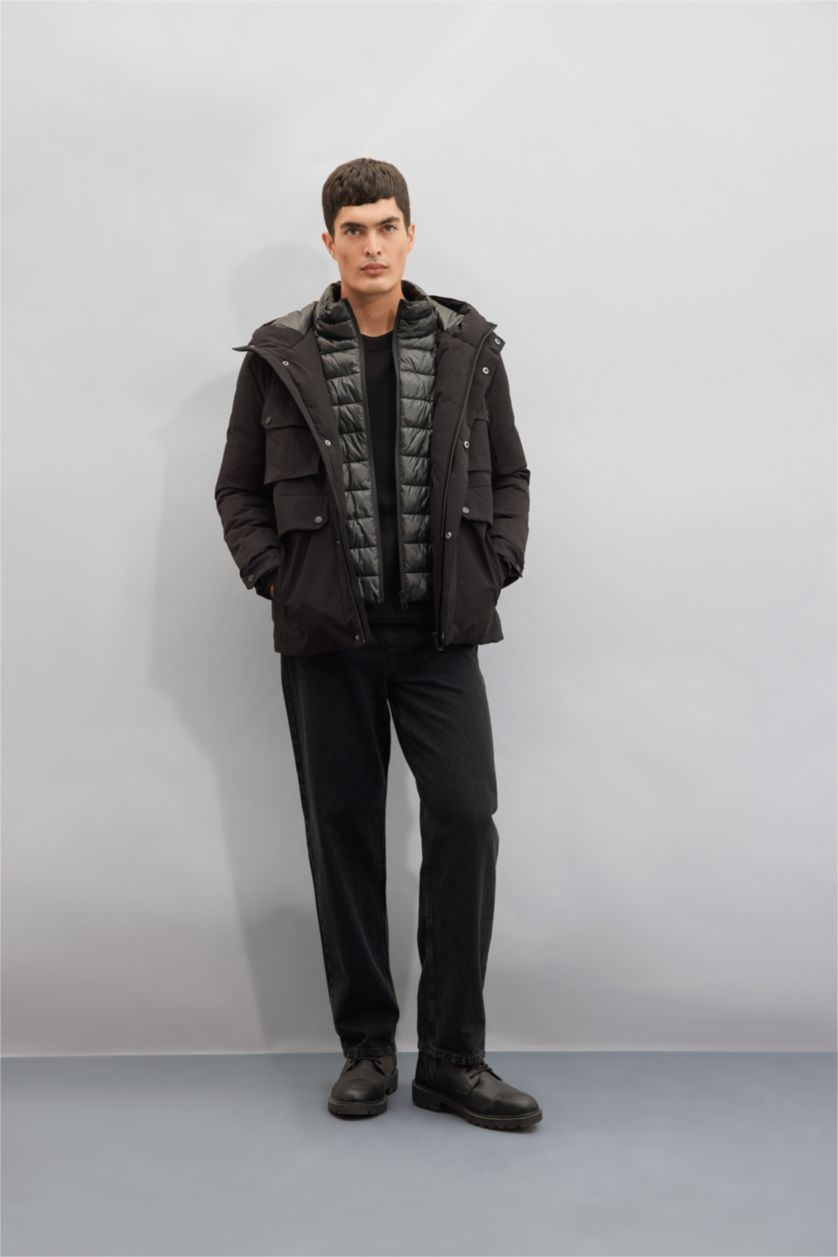 Erkek Siyah Su İtici Slim Fit Dar Kesim Kapüşonlu Fermuarlı Çıtçıt Kapamalı Cepli Mont