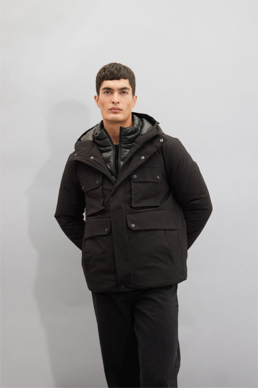 Erkek Siyah Su İtici Slim Fit Dar Kesim Kapüşonlu Fermuarlı Çıtçıt Kapamalı Cepli Mont