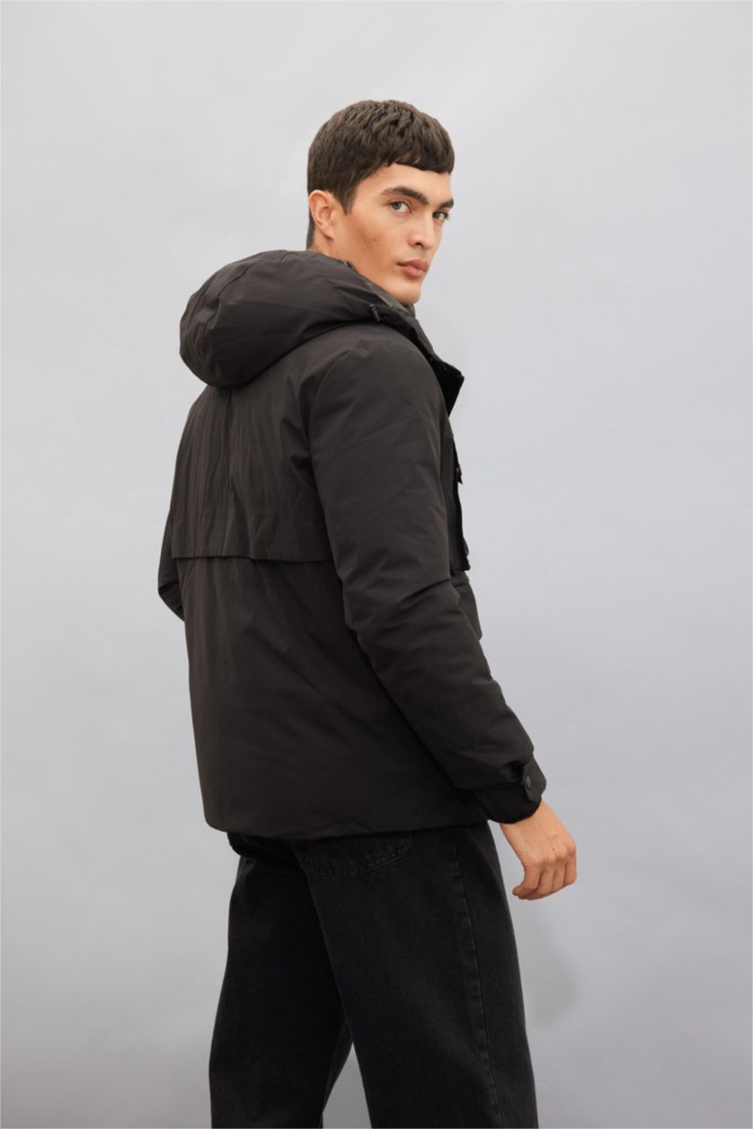 Erkek Siyah Su İtici Slim Fit Dar Kesim Kapüşonlu Fermuarlı Çıtçıt Kapamalı Cepli Mont