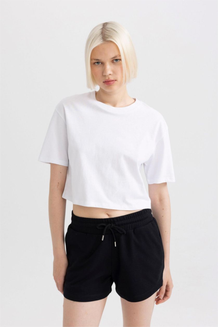Woman White Boxy Fit Crew Neck Cotton Basic T-Shirt