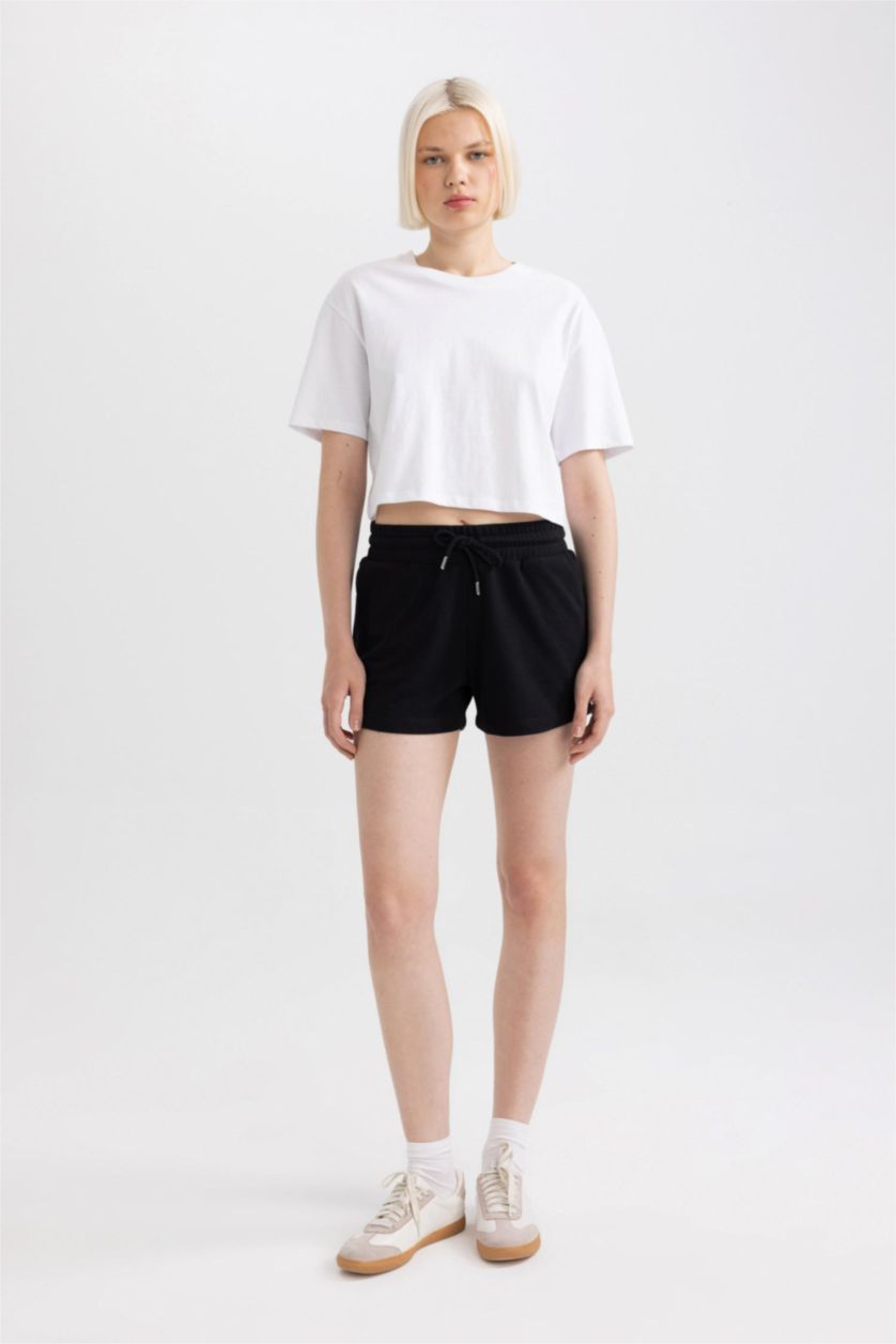 Woman White Boxy Fit Crew Neck Cotton Basic T-Shirt