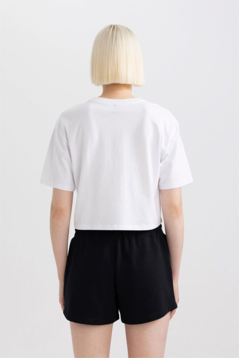 Woman White Boxy Fit Crew Neck Cotton Basic T-Shirt