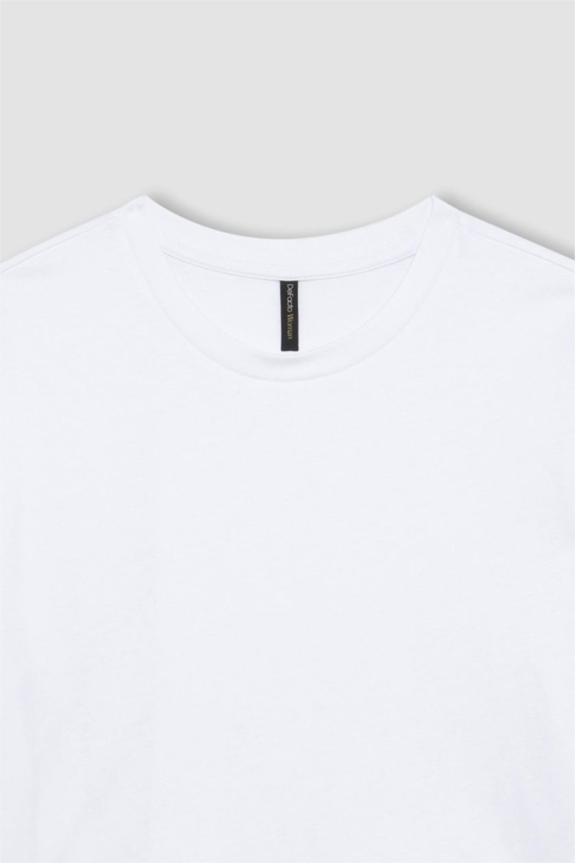 Woman White Boxy Fit Crew Neck Cotton Basic T-Shirt