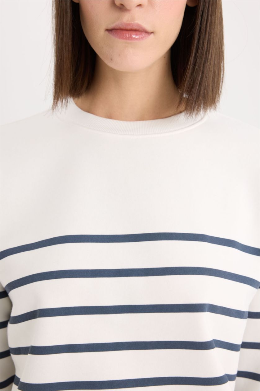 Kadın Ekru Relax Fit Bisiklet Yaka Çizgili Sweatshirt
