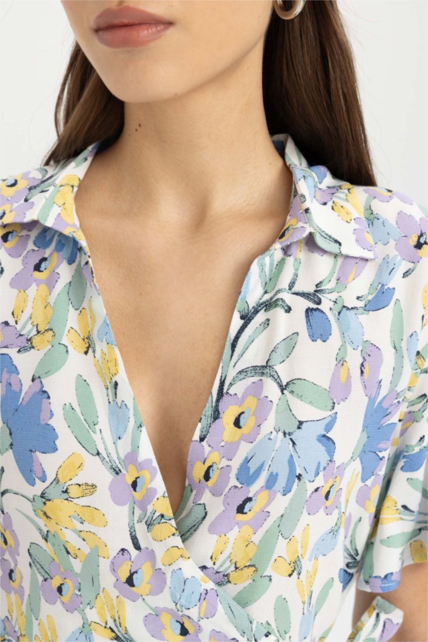 Kadın Açık Lila Fitted Kruvaze Yaka Çiçekli Maroken Kısa Kollu Bluz
