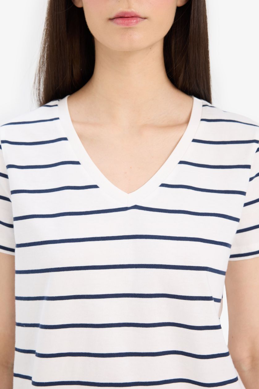 Kadın Lacivert Relax Fit V Yaka Çizgili Kısa Kollu Tişört