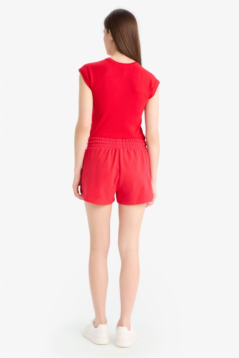 حريمي أحمر شورت قصة عادية بيزك بخصر عادي