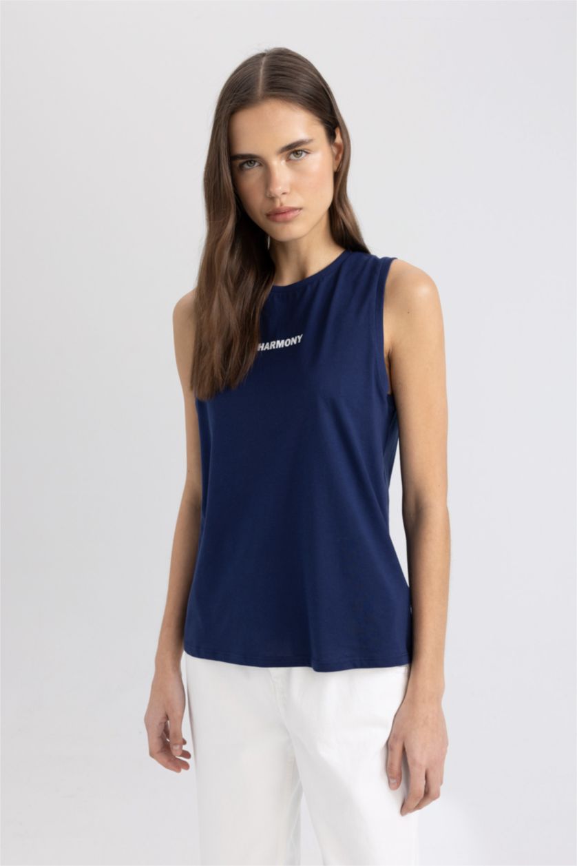 نساء كحلي تيشيرت كت جيرسي قصة عادية بطبعة شعار