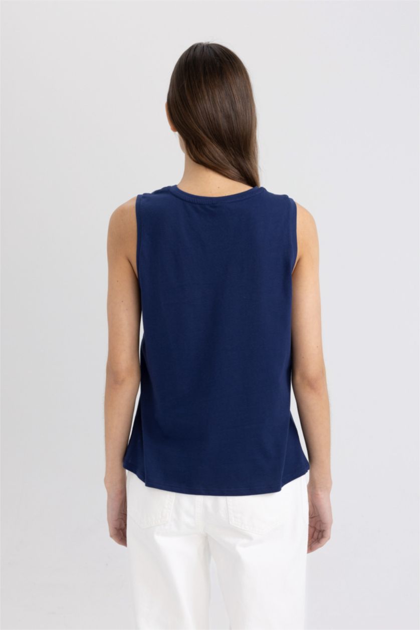 نساء كحلي تيشيرت كت جيرسي قصة عادية بطبعة شعار