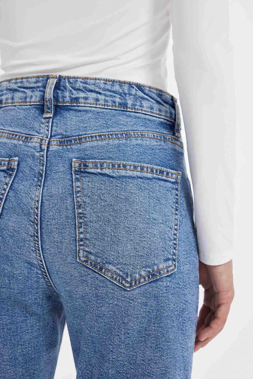 Kadın Mavi Lina Comfort Mom Yüksek Bel Rahat Kalıp Hafif Dar Paça Bilek Boy Jean Yıkamalı Pantolon