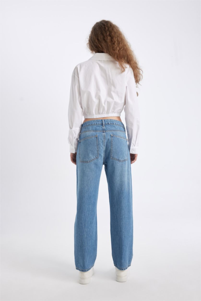 حريمي أزرق بنطلون جينز بوي فريند بخصر عالي بفتحة من الرجل