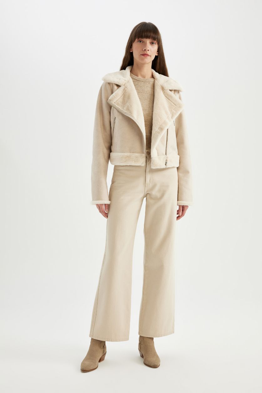 Kadın Ekru Su Geçirmez Regular Kalıp Kruvaze Yaka İçi Suni Kürklü Kısa Süet Ceket Mont