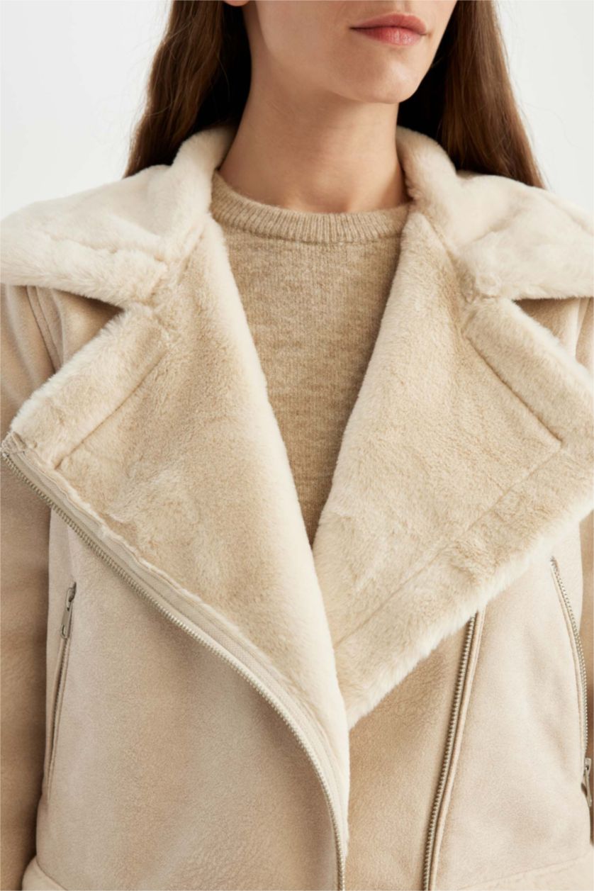 Kadın Ekru Su Geçirmez Regular Kalıp Kruvaze Yaka İçi Suni Kürklü Kısa Süet Ceket Mont