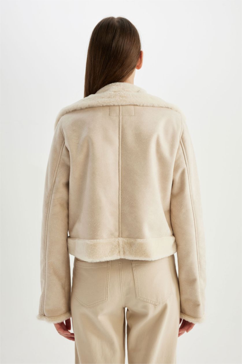 Kadın Ekru Su Geçirmez Regular Kalıp Kruvaze Yaka İçi Suni Kürklü Kısa Süet Ceket Mont