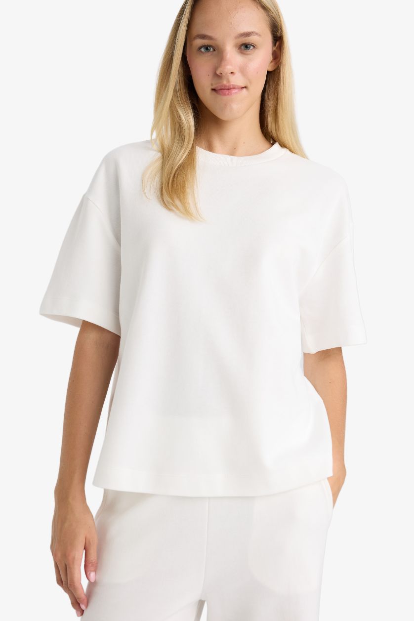 Woman Ecru Oversize Loose Fit Crew Neck Basic Short Sleeve T-Shirt