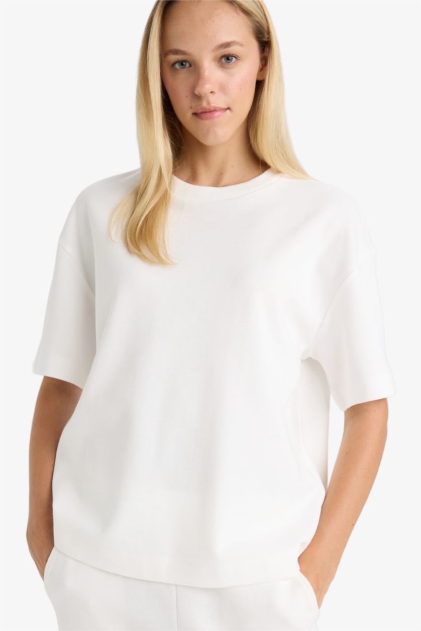 Woman Ecru Oversize Loose Fit Crew Neck Basic Short Sleeve T-Shirt