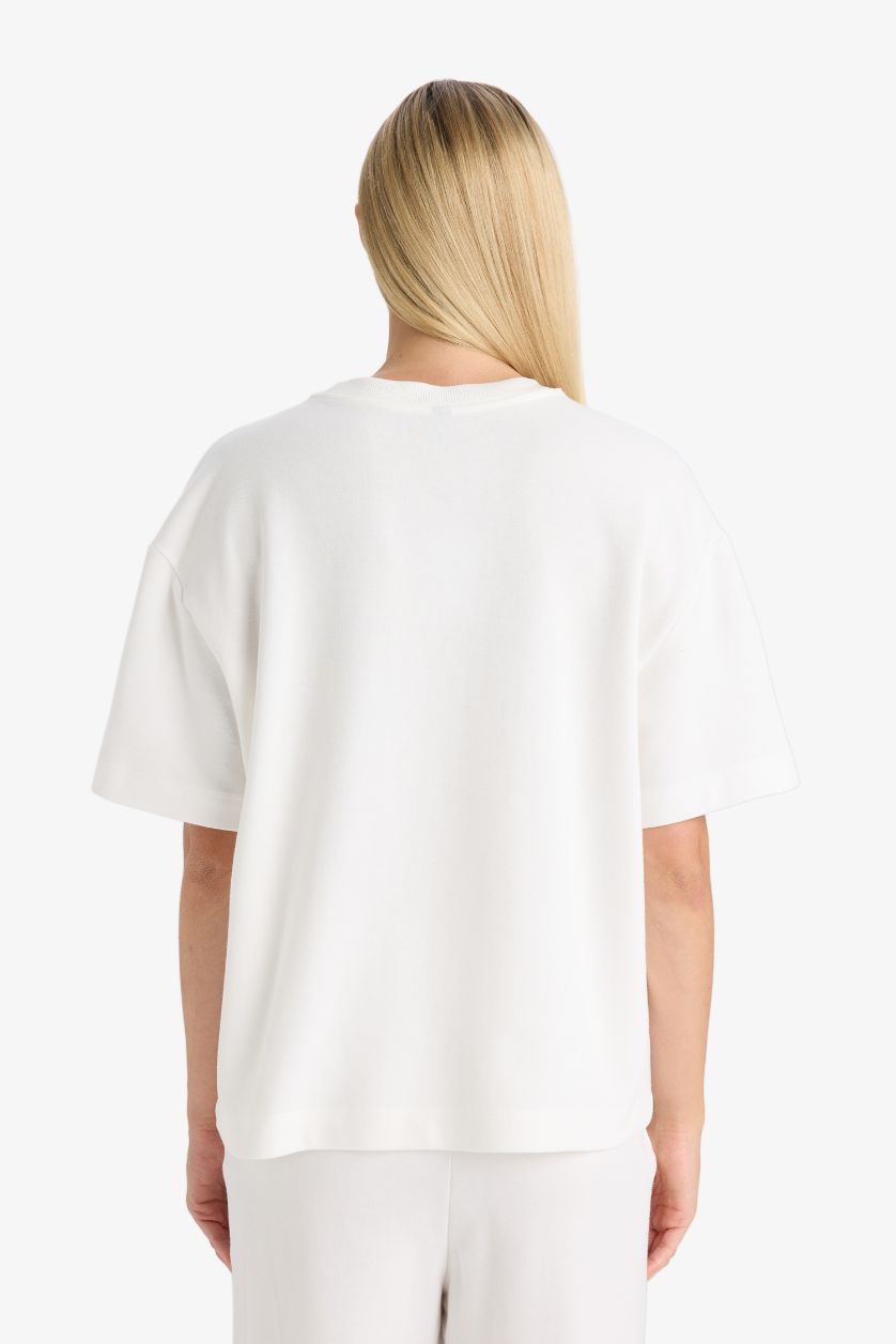 Woman Ecru Oversize Loose Fit Crew Neck Basic Short Sleeve T-Shirt