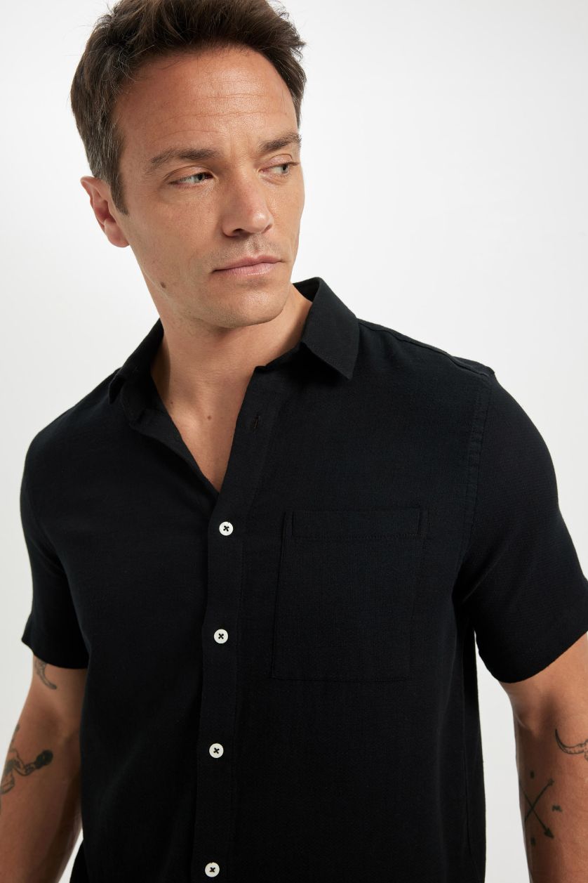 Man Black Regular Fit Polo Collar Cotton Short Sleeve Shirt