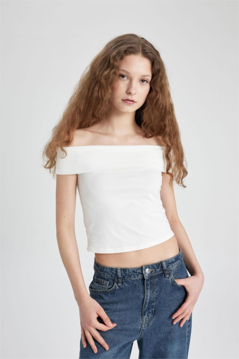 نساء اوف وايت تيشيرت نص كم سليم فيت بكتف مفتوح