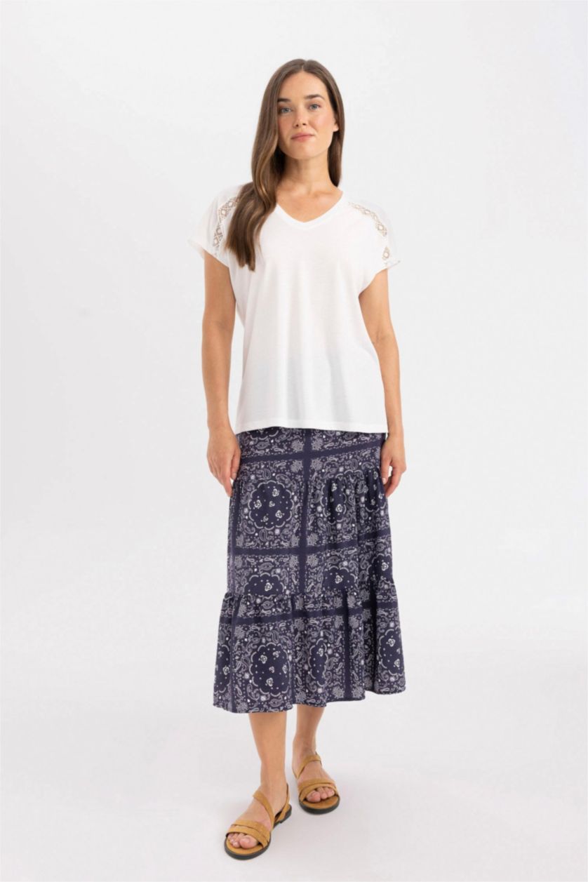 Woman Ecru V-Neck Short Sleeve T-Shirt