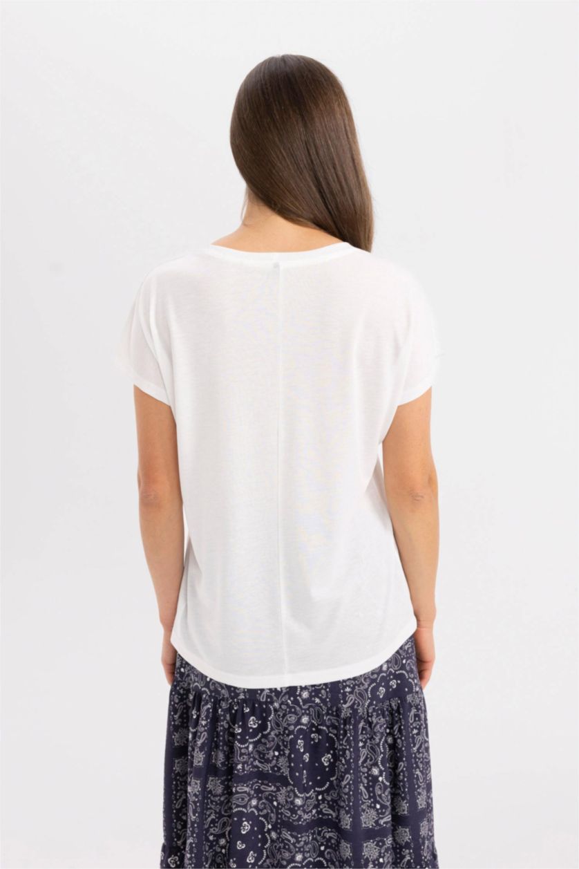 Woman Ecru V-Neck Short Sleeve T-Shirt