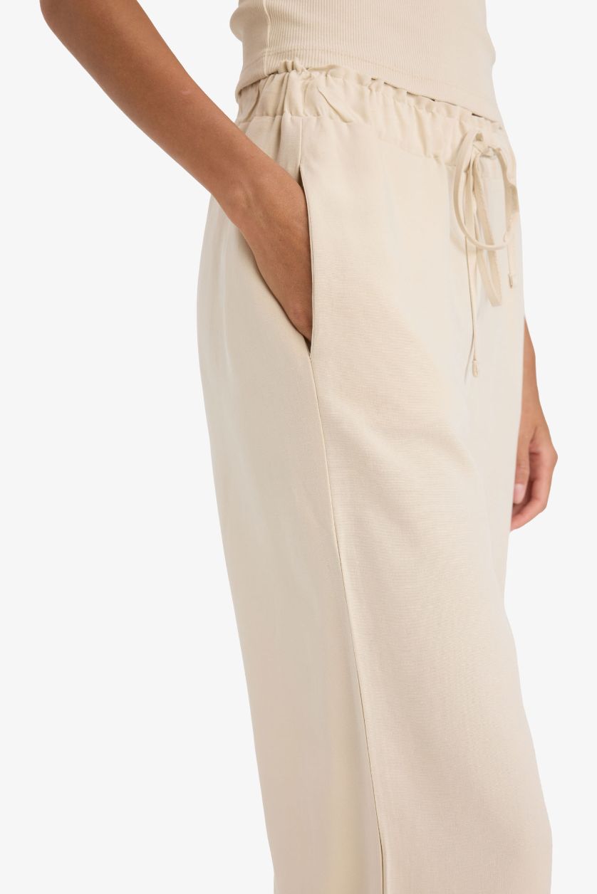 FEMME Beige Pantalon en lin à taille haute et jambes courtes avec poches