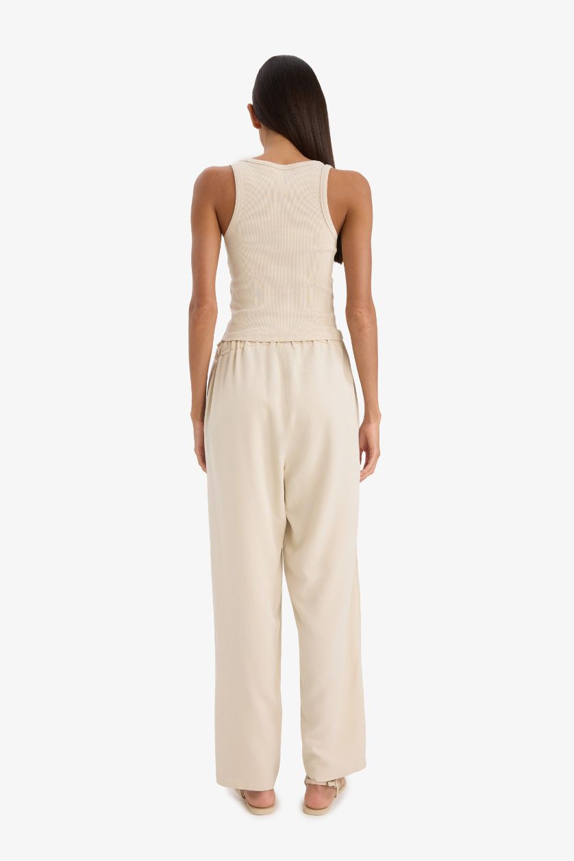 FEMME Beige Pantalon en lin à taille haute et jambes courtes avec poches