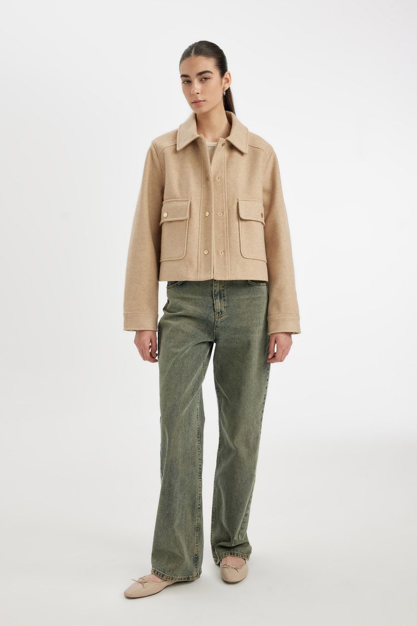 Kadın Bej Regular Kalıp Polo Yaka Çıtçıtlı Cepli Kısa Kaşe Ceket