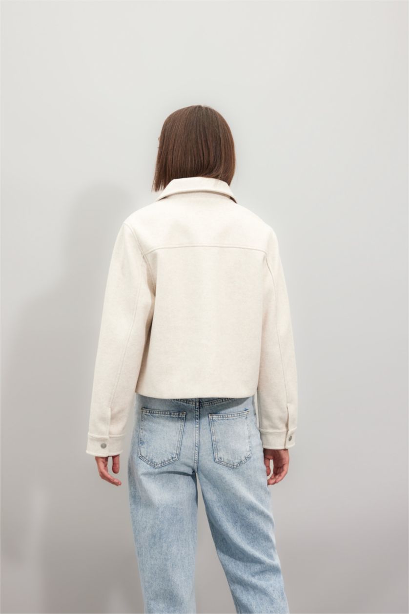 Kadın Ekru Regular Kalıp Polo Yaka Çıtçıtlı Cepli Kısa Kaşe Ceket
