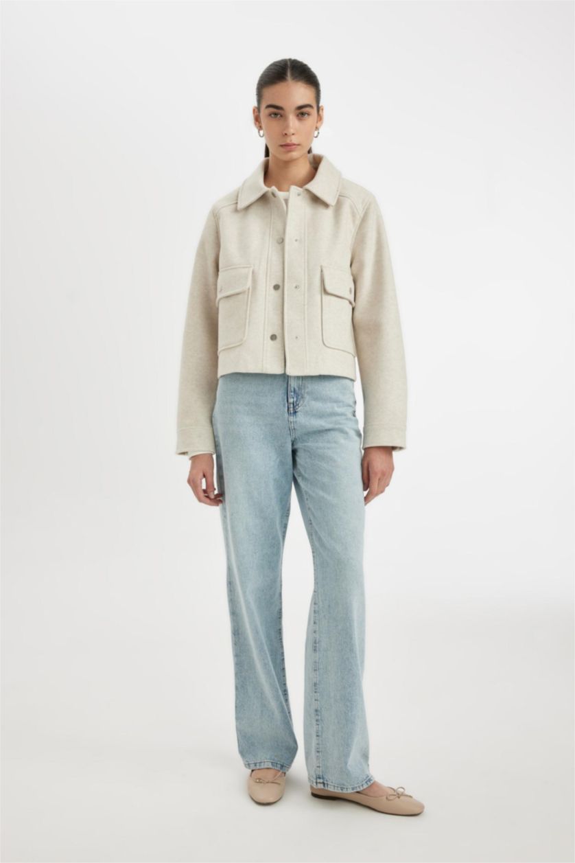 Kadın Ekru Regular Kalıp Polo Yaka Çıtçıtlı Cepli Kısa Kaşe Ceket