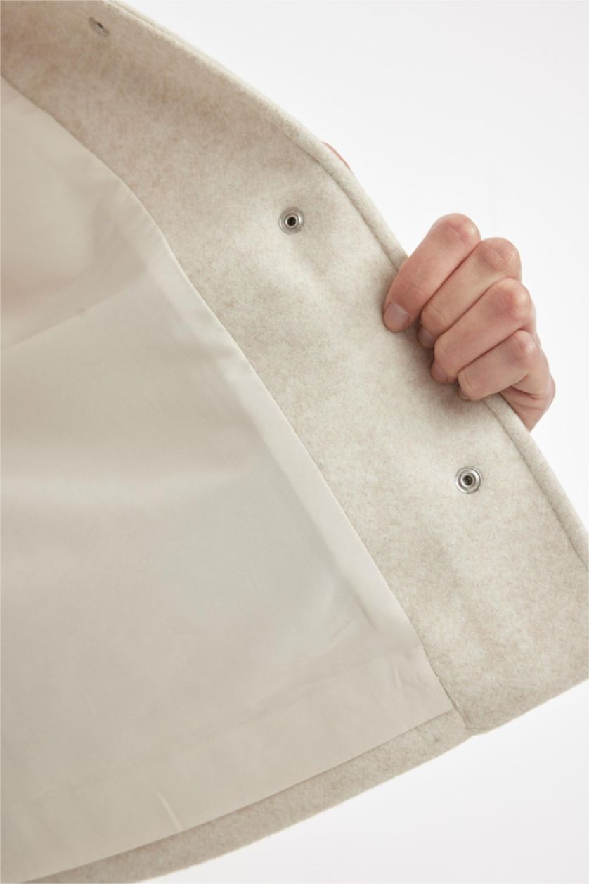 Kadın Ekru Regular Kalıp Polo Yaka Çıtçıtlı Cepli Kısa Kaşe Ceket