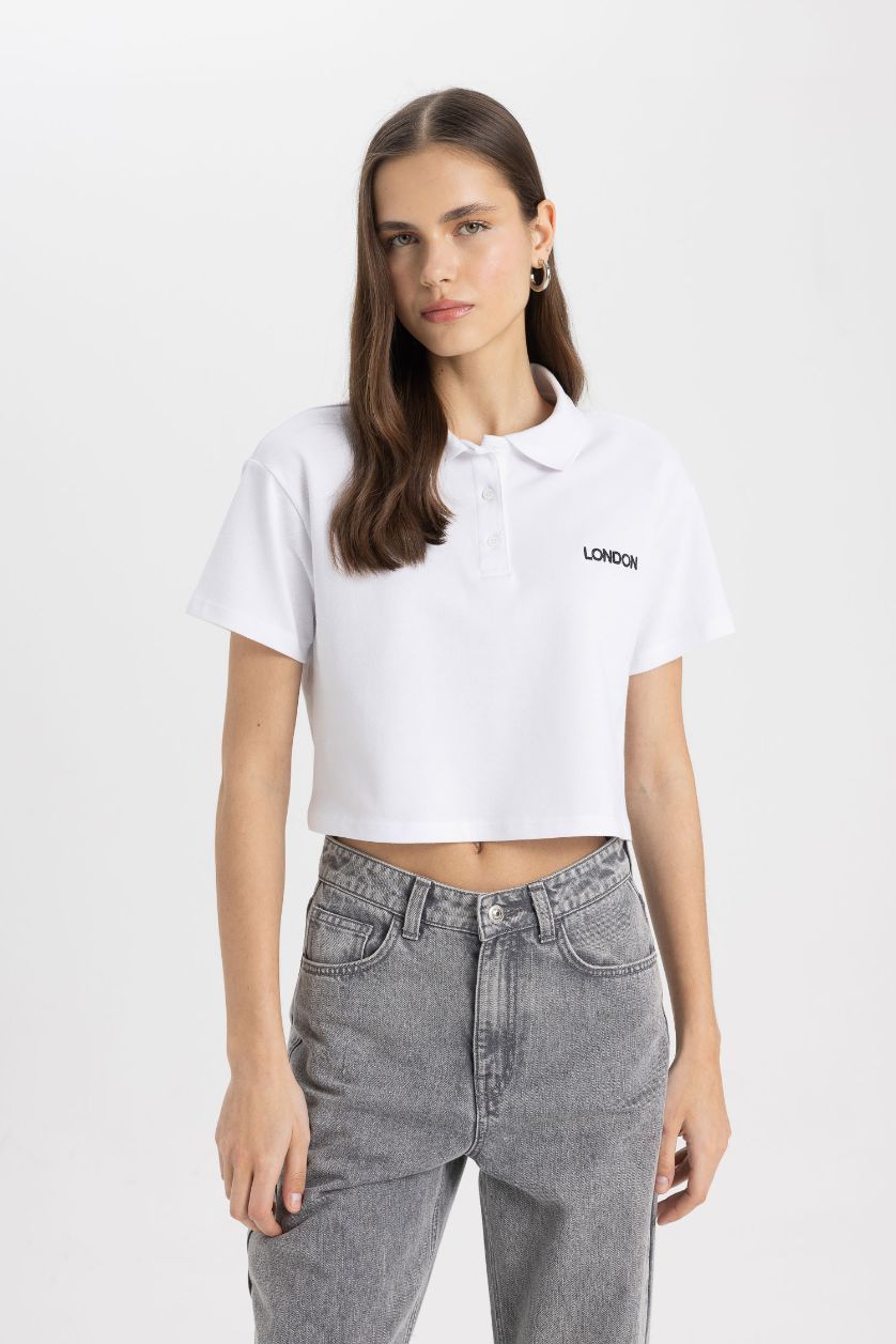 نساء Violet Beyaz تيشيرت بولو نص كم مطبوع بقصة مريحة