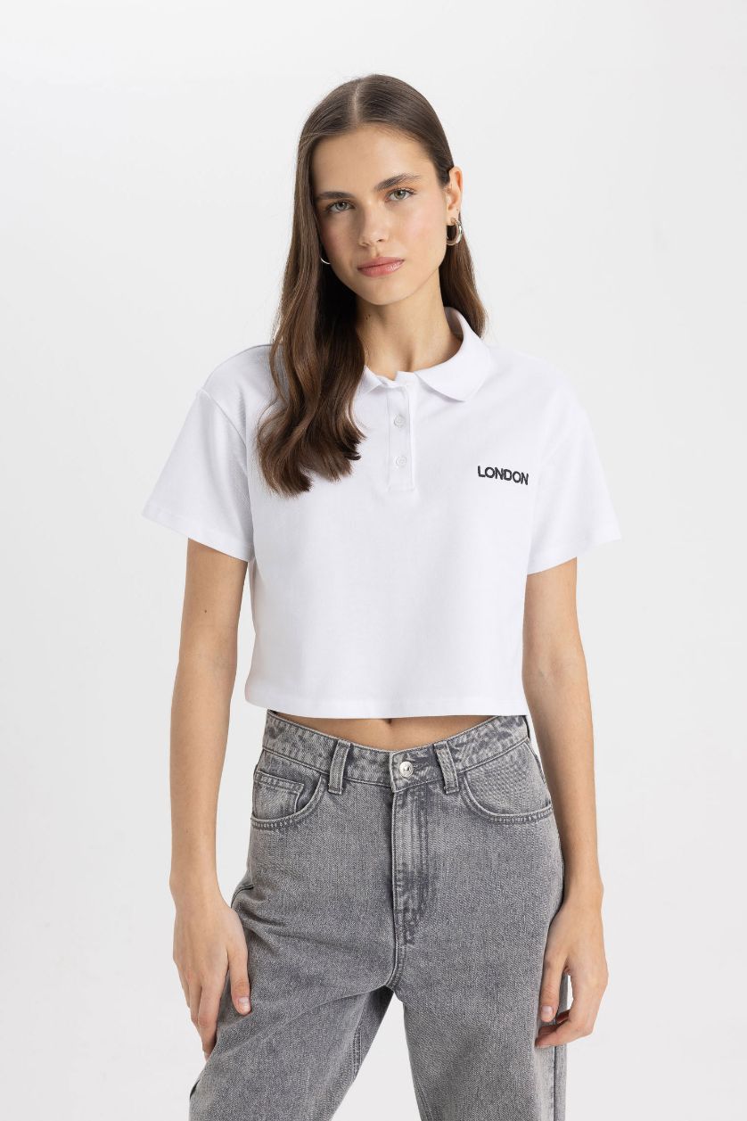 نساء Violet Beyaz تيشيرت بولو نص كم مطبوع بقصة مريحة