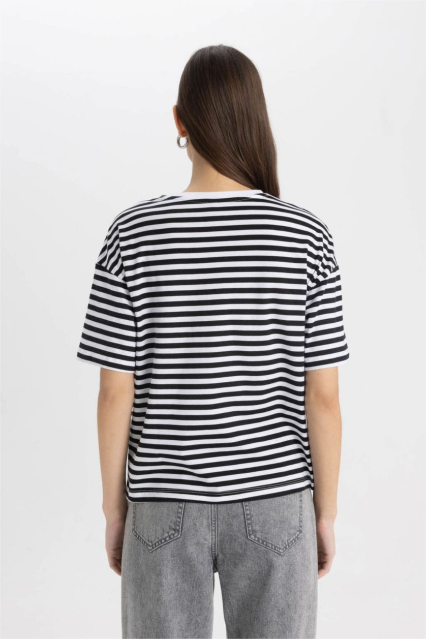 نساء أسود تيشيرت نص كم مخطط بطبعة شعار قصة مريحة