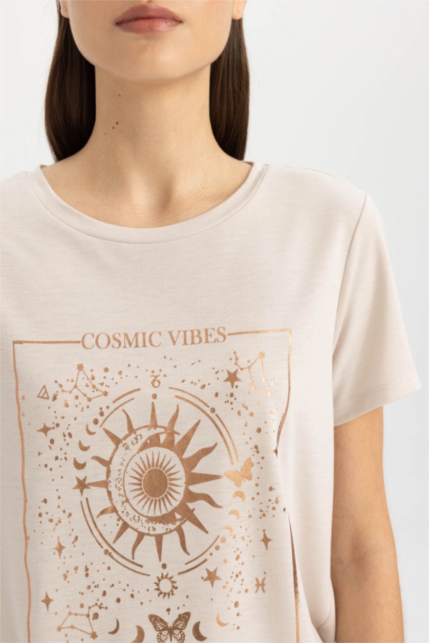 نساء بيج تيشيرت نص كم قصة مريحة برقبة مستديرة