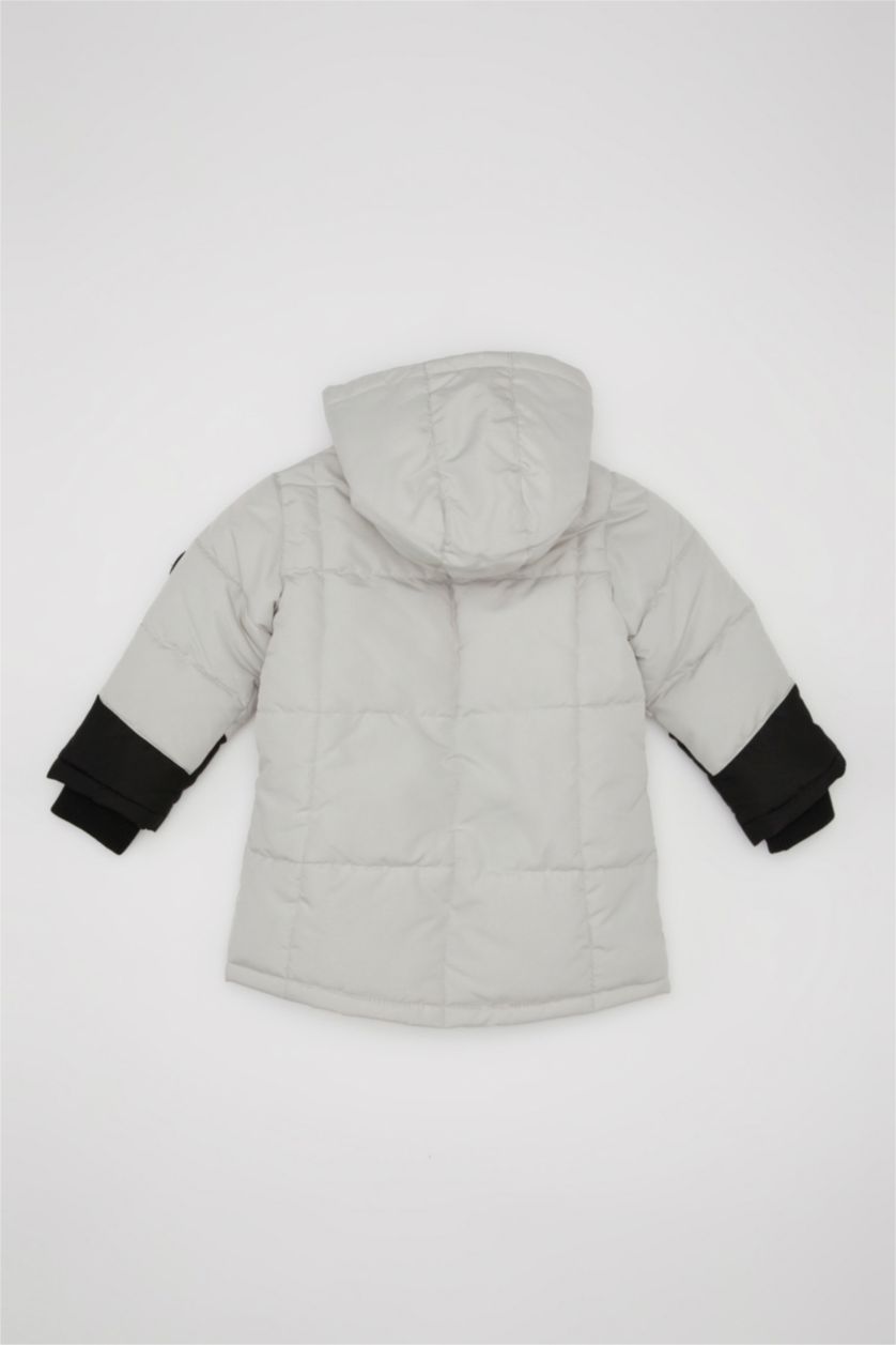 Erkek Bebek Açık Gri Su Geçirmez Polarlı Çok Renkli Ribana Kollu Kapüşonlu Şişme Mont Erkek Bebek